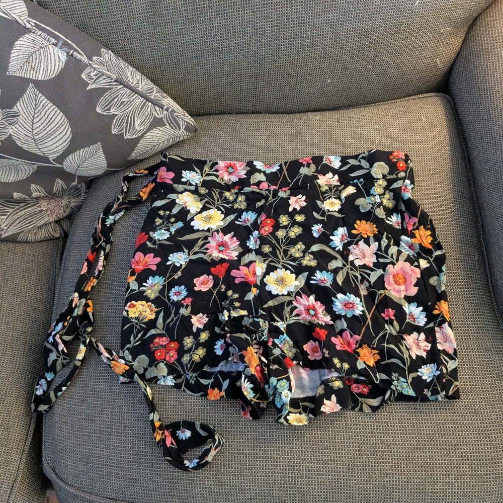 Floral Black Women's Shorts